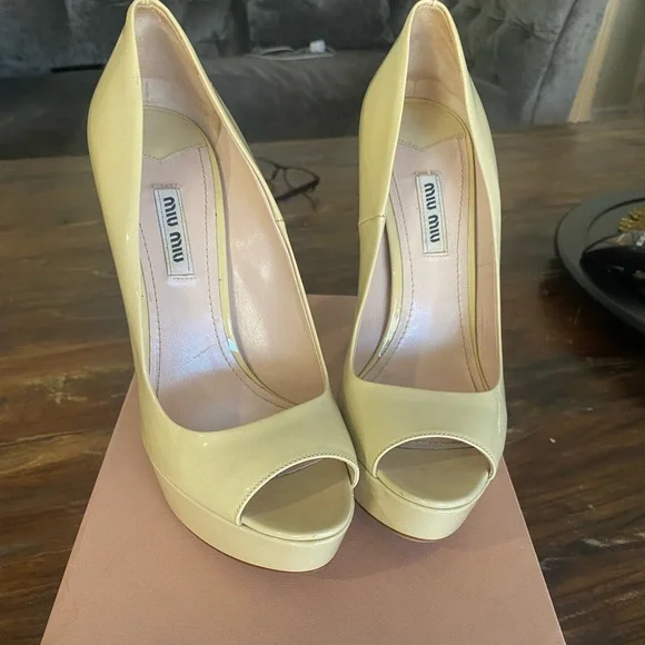 Miu miu Beautiful patent leather shoes. - Picture 2 of 8